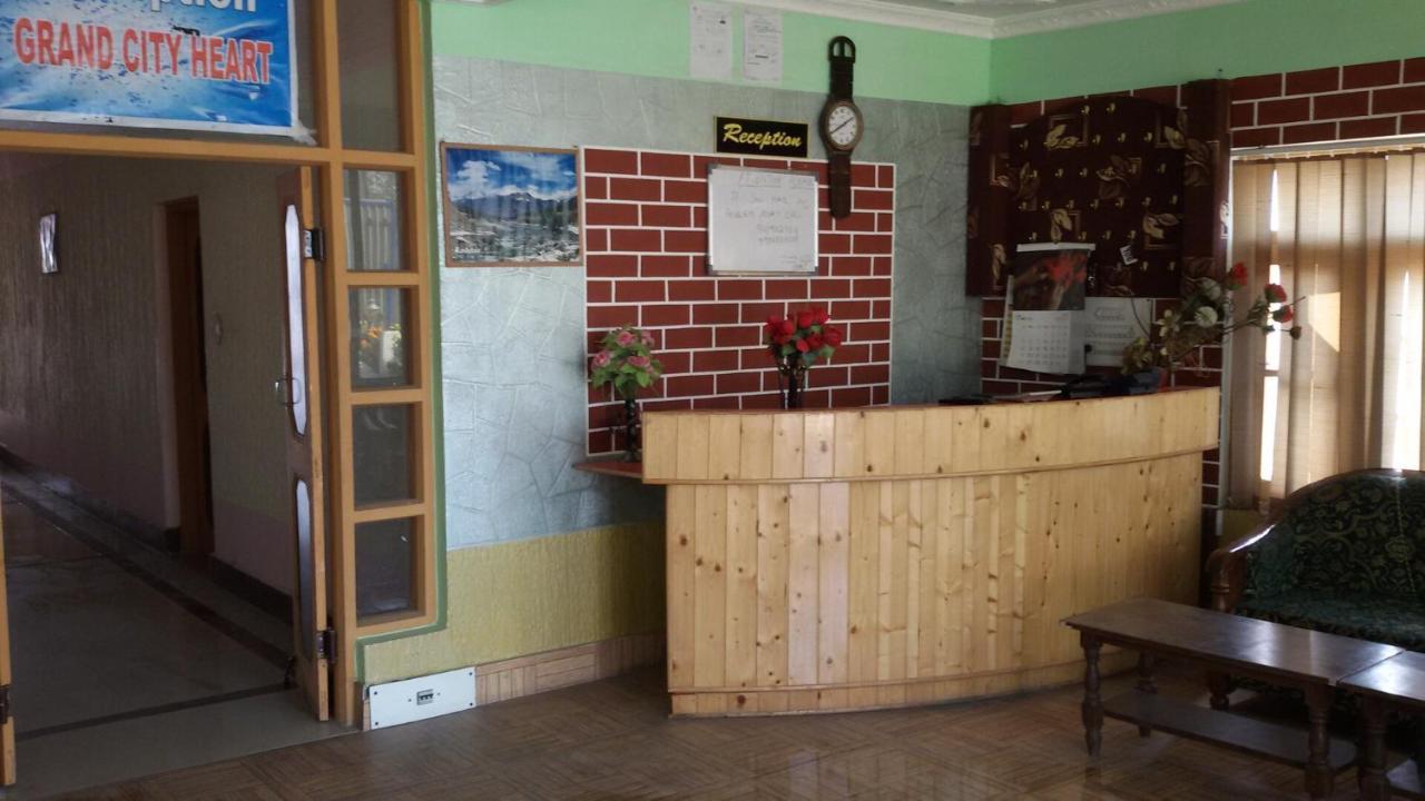 Hotel Grand City Heart Srīnagar Esterno foto