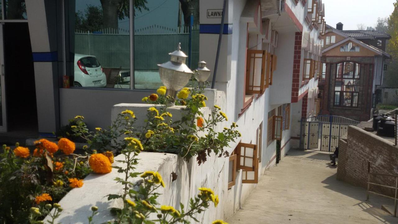 Hotel Grand City Heart Srīnagar Esterno foto